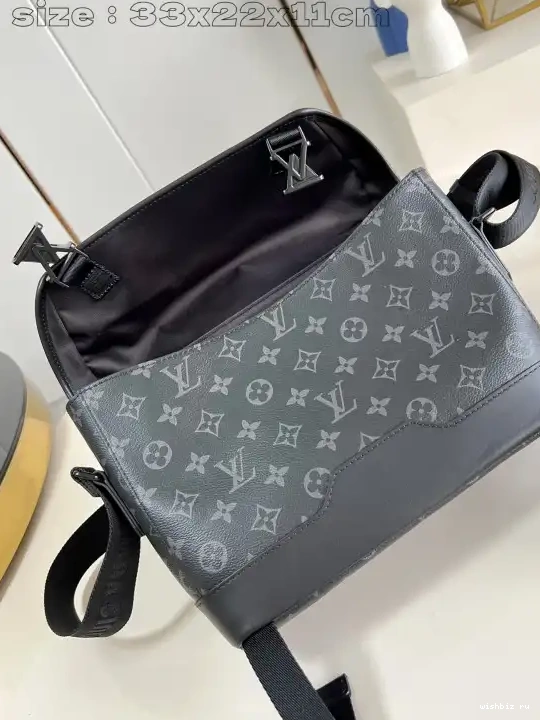 WIS Voyager VUITTON LOUIS Messenger PM-33*22.5*11CM 0704